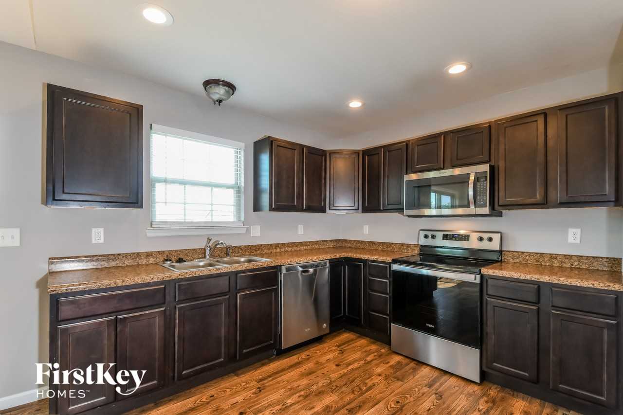 103 Hampton Dr - Photo 6 of 15