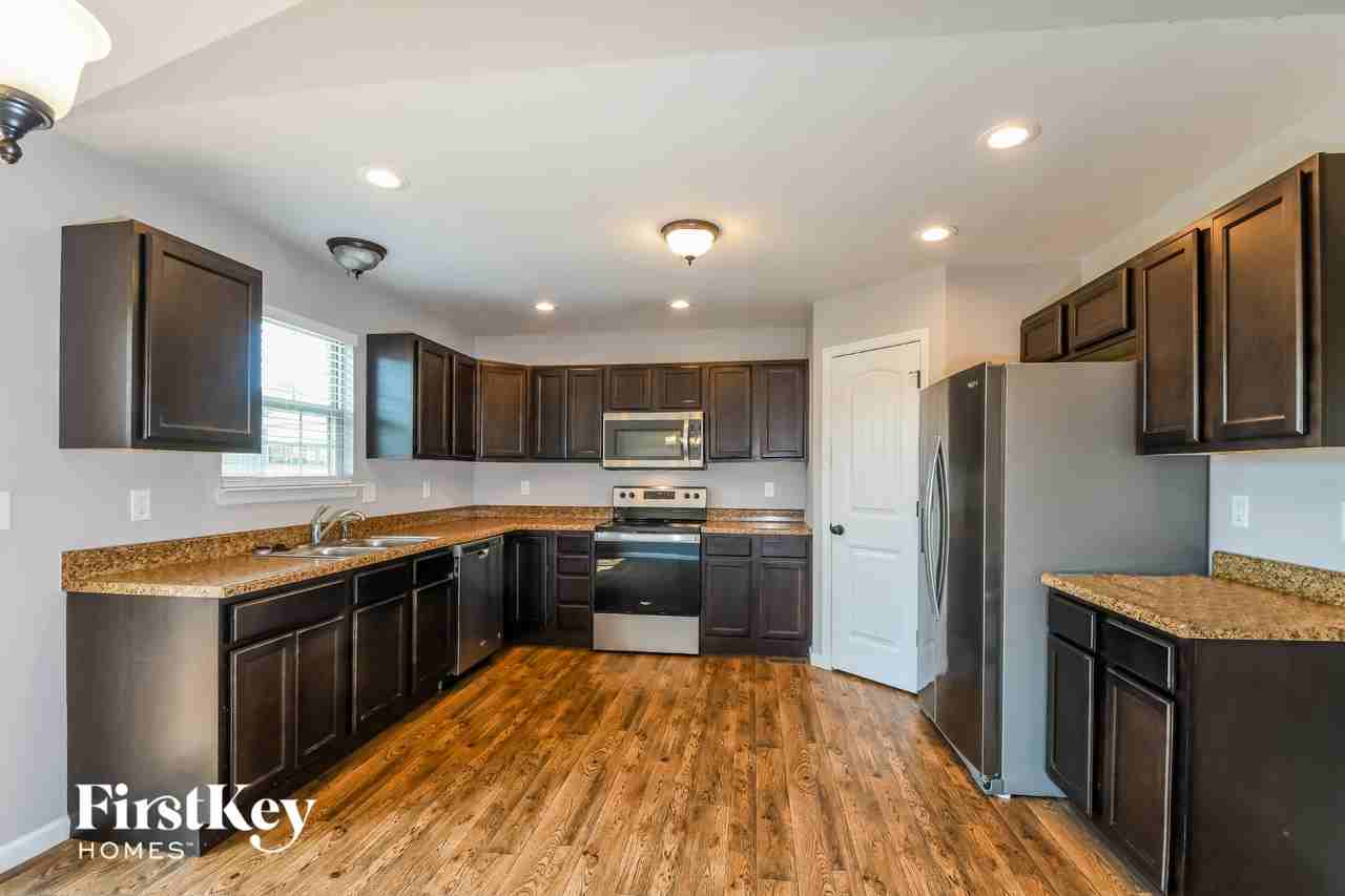 103 Hampton Dr - Photo 7 of 15