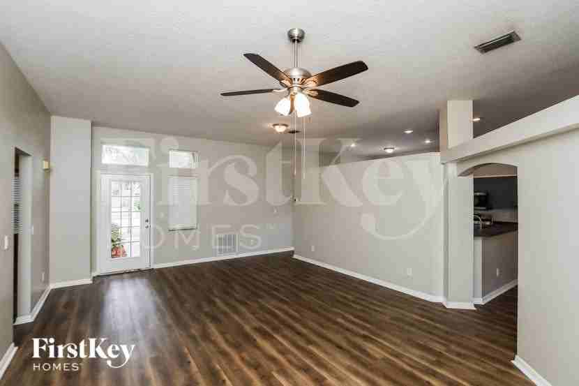 224 Crystal Lake Rd - Photo 4 of 15