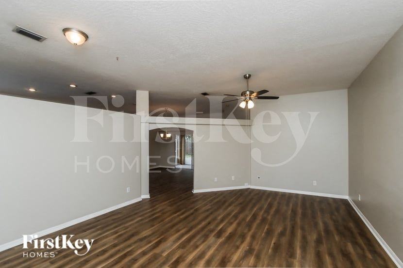 224 Crystal Lake Rd - Photo 5 of 15