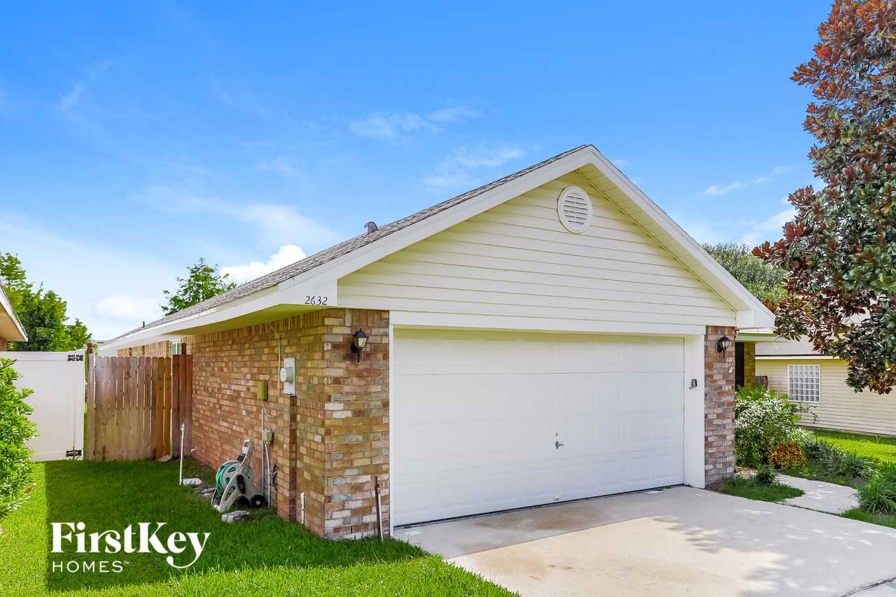 2632 Creekfront Dr - Photo 2 of 15