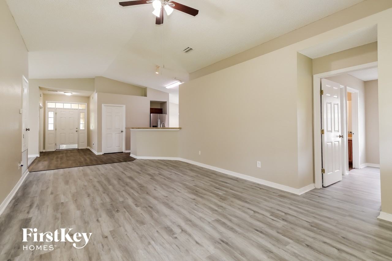 2632 Creekfront Dr - Photo 5 of 15