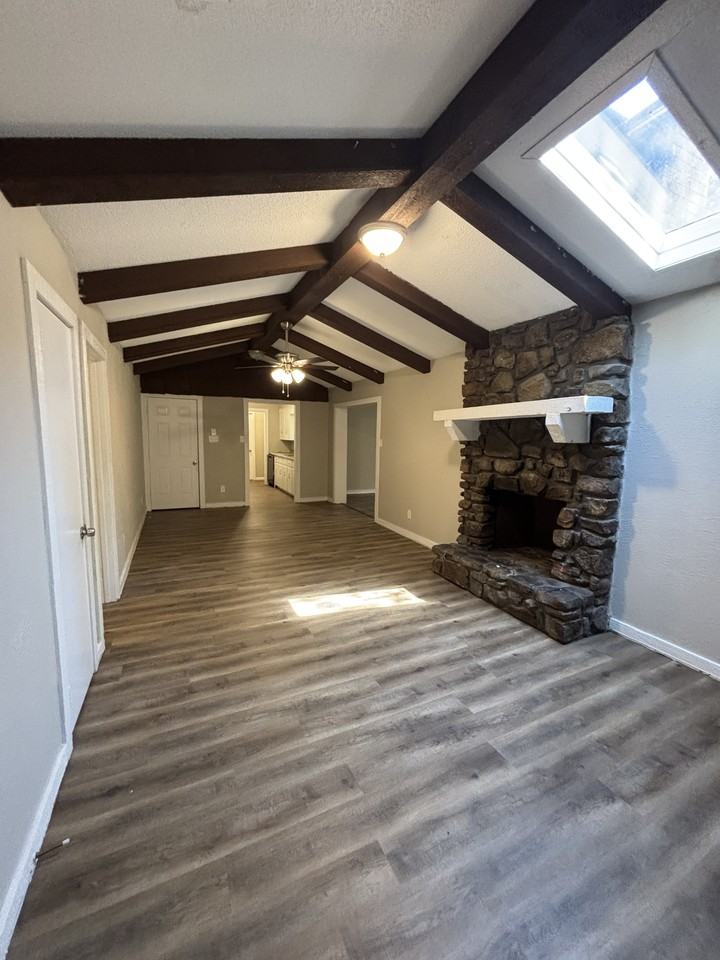 1017 Towering Oaks Dr - Photo 2 of 22