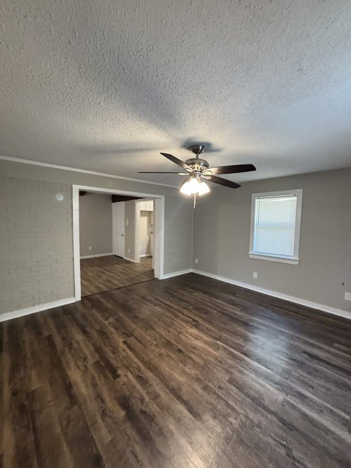 1017 Towering Oaks Dr - Photo 5 of 22