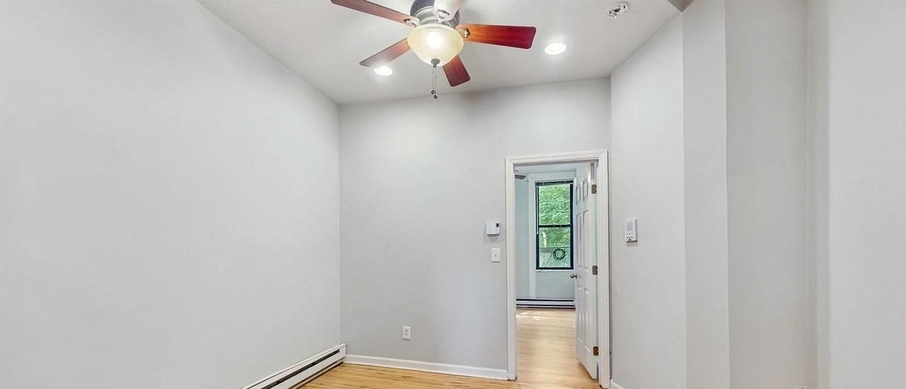 244 Webster Ave - Photo 3 of 24