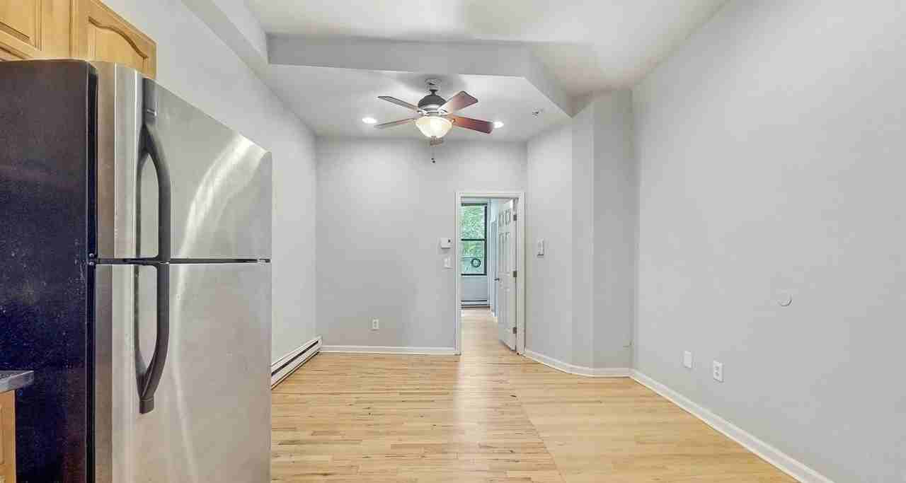 244 Webster Ave - Photo 5 of 24