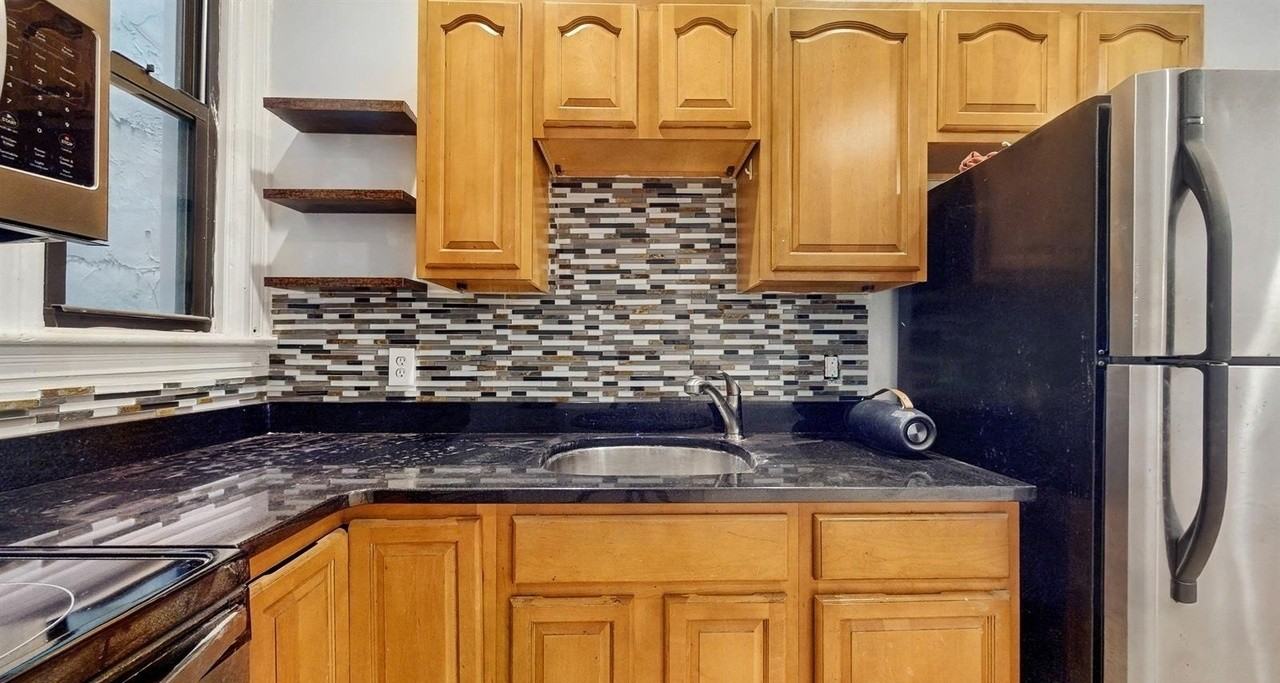 244 Webster Ave - Photo 7 of 24