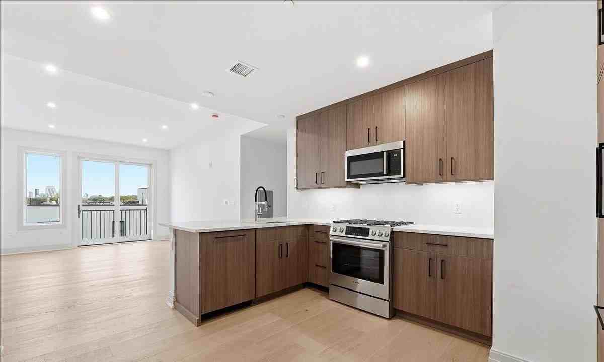 921 Madison St - Photo 6 of 19