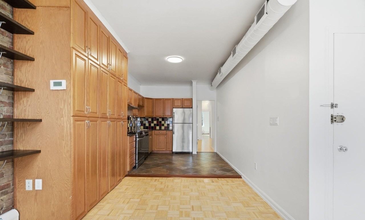 1016 Washington St - Photo 6 of 23