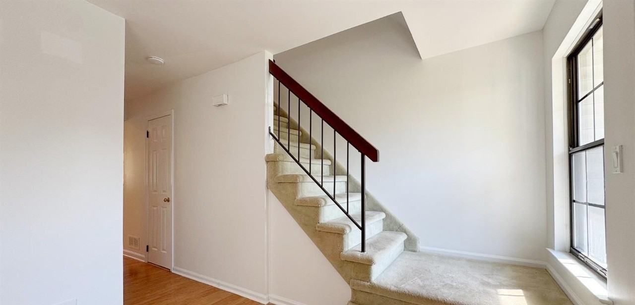 2904 Stonehedge Rd - Photo 2 of 15