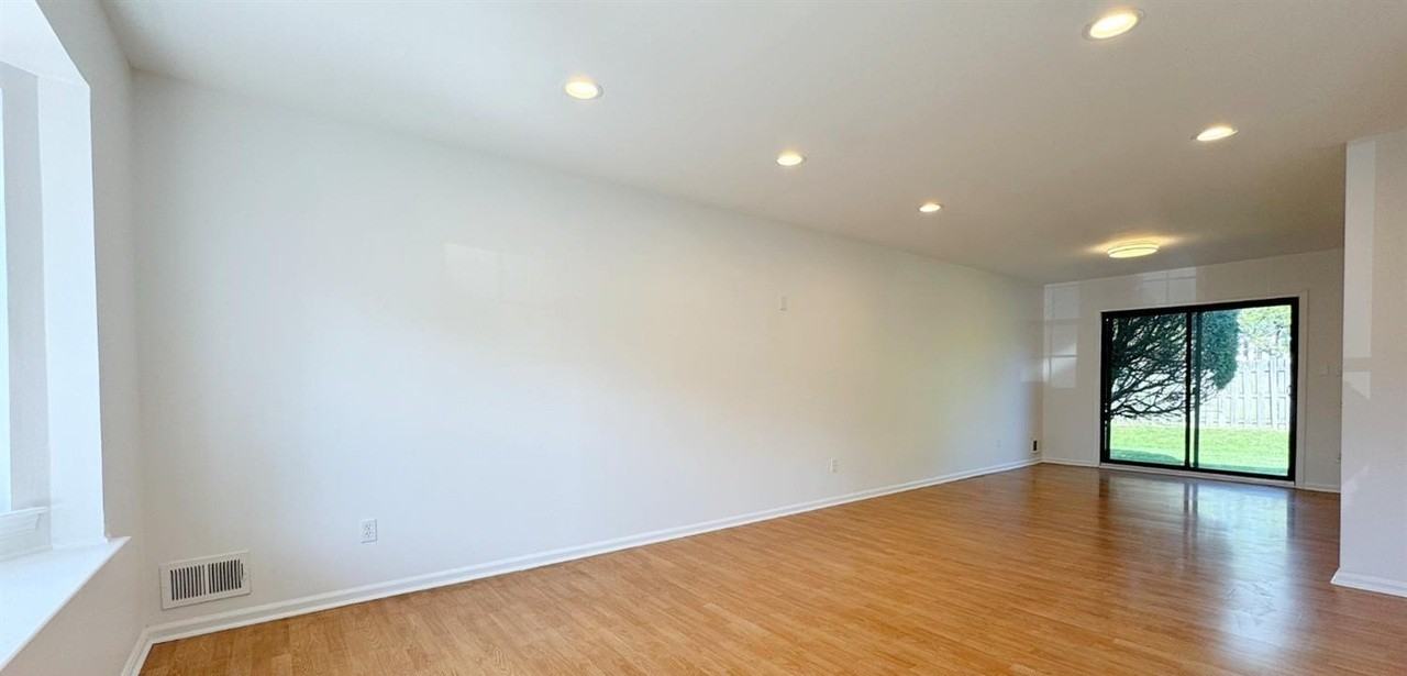 2904 Stonehedge Rd - Photo 4 of 15