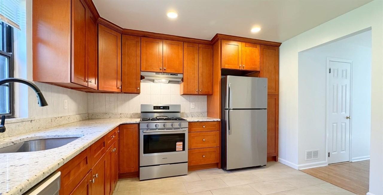 2904 Stonehedge Rd - Photo 6 of 15