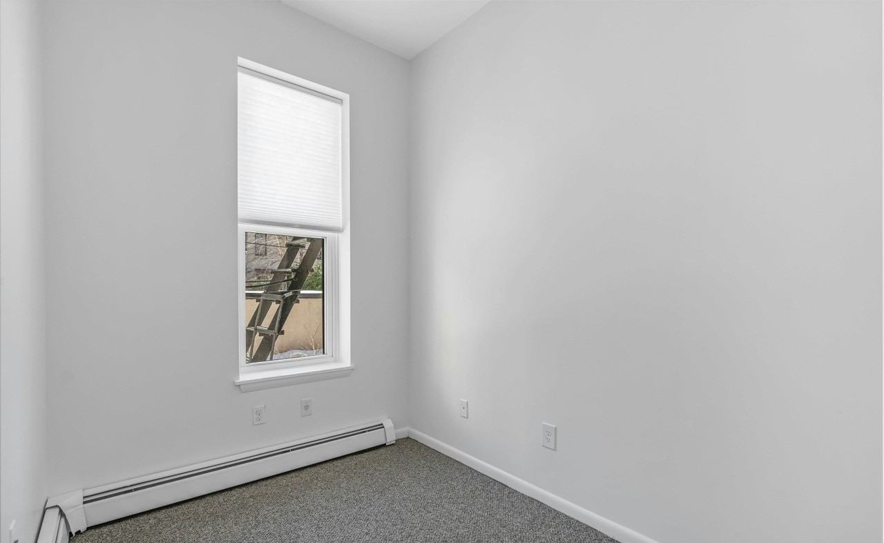 815 Park Ave - Photo 5 of 15