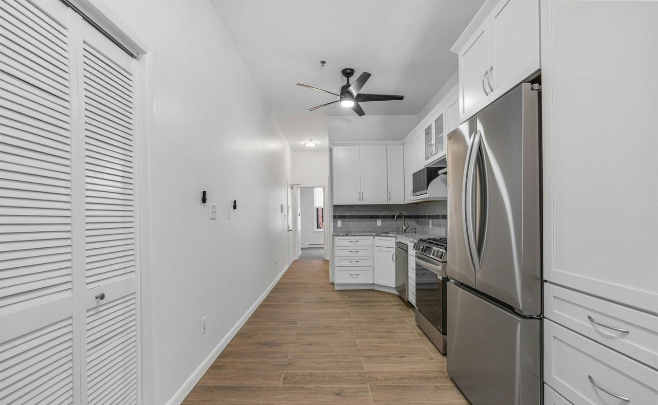 815 Park Ave - Photo 7 of 15