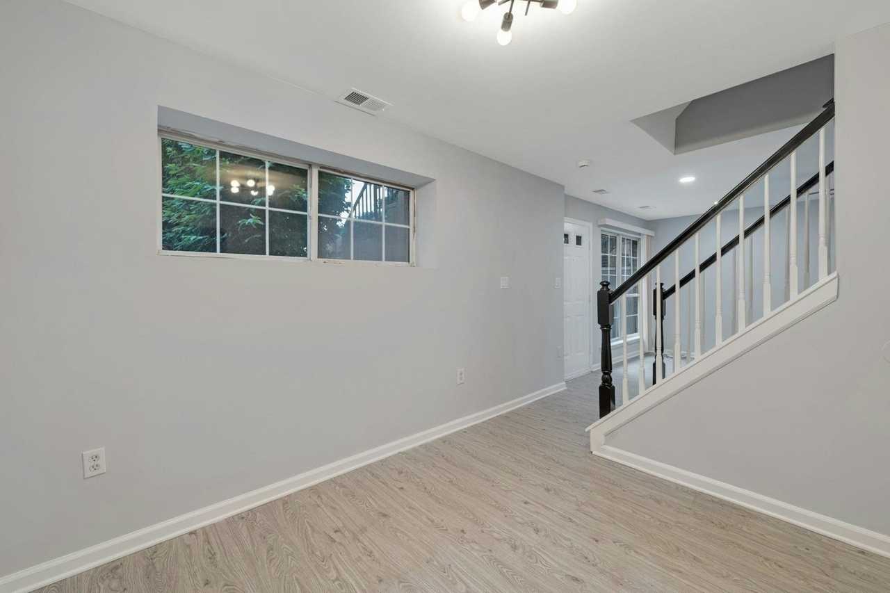 151 W Market St - Photo 6 of 21