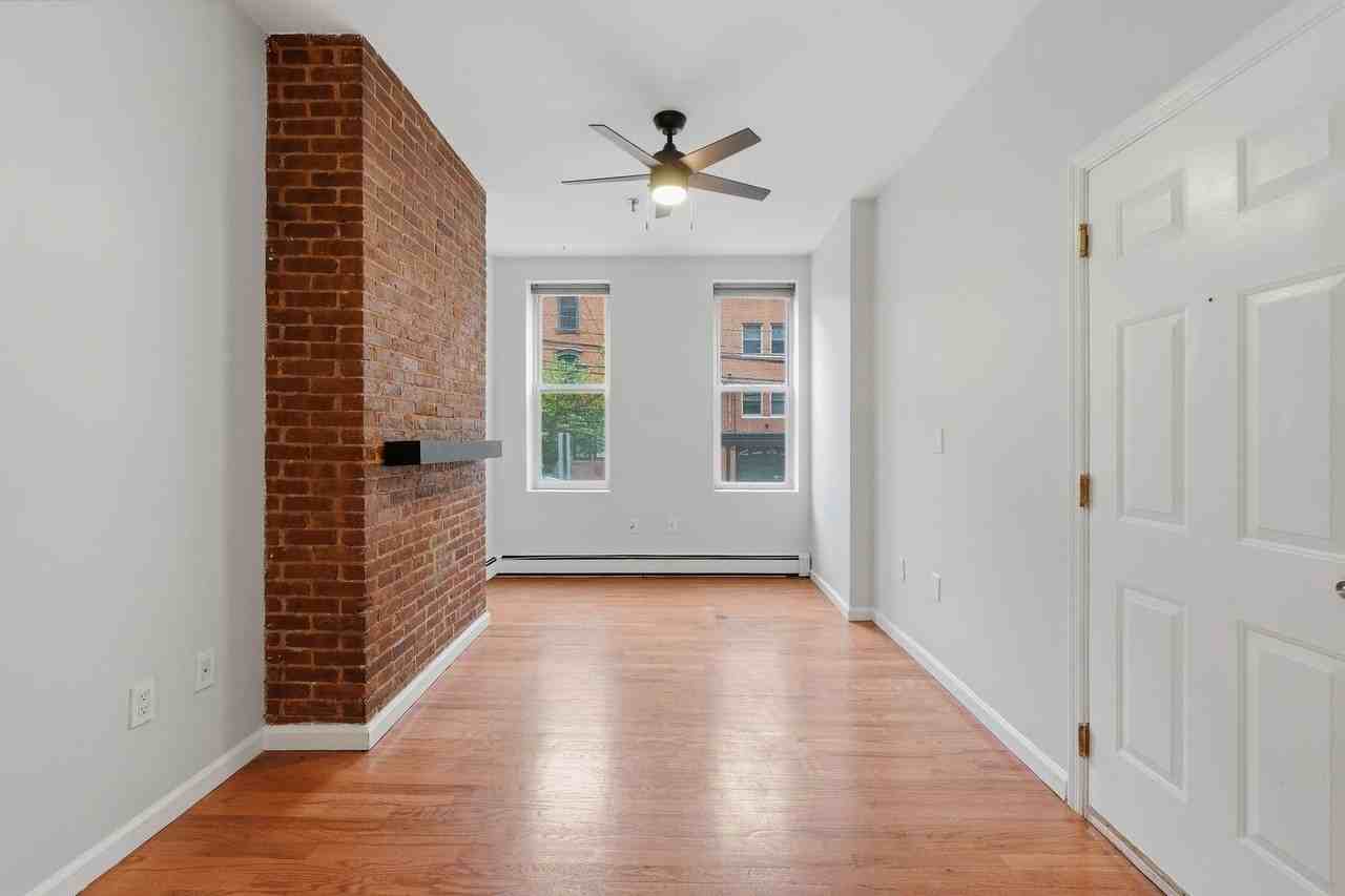 218 Willow Ave - Photo 4 of 16