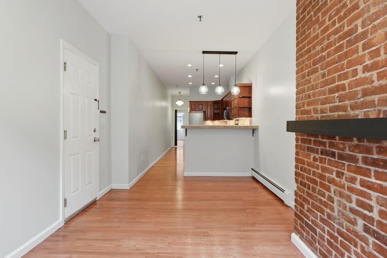 218 Willow Ave - Photo 5 of 16