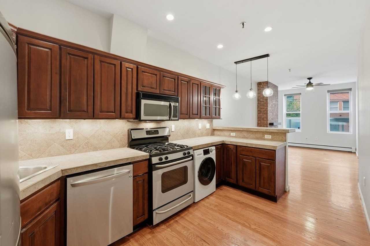 218 Willow Ave - Photo 7 of 16