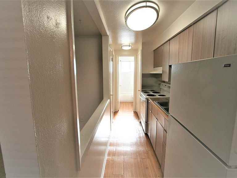 2035 S Josephine St - Photo 2 of 8