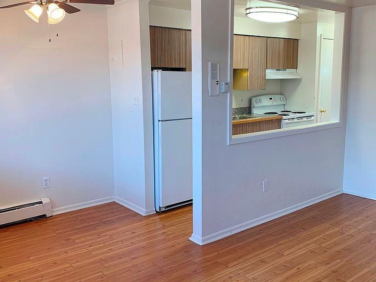 2035 S Josephine St - Photo 5 of 8
