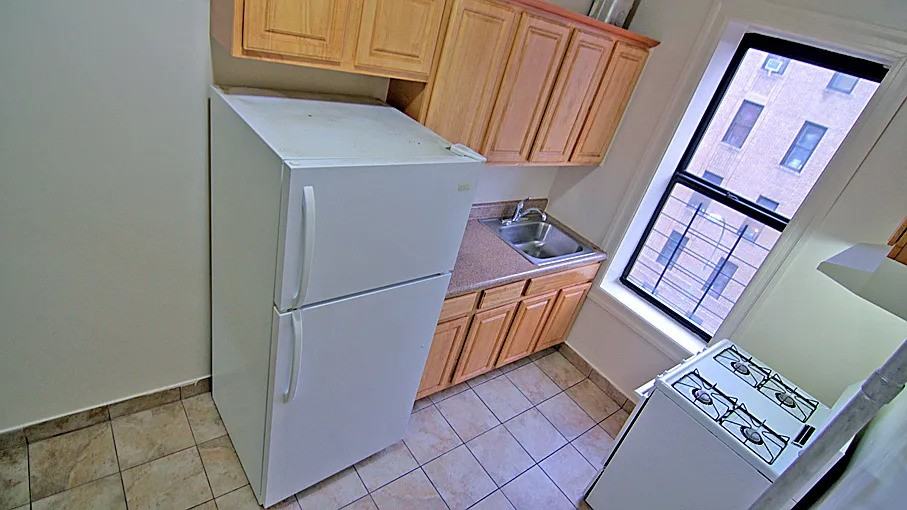 2305 Grand Ave - Photo 2 of 6