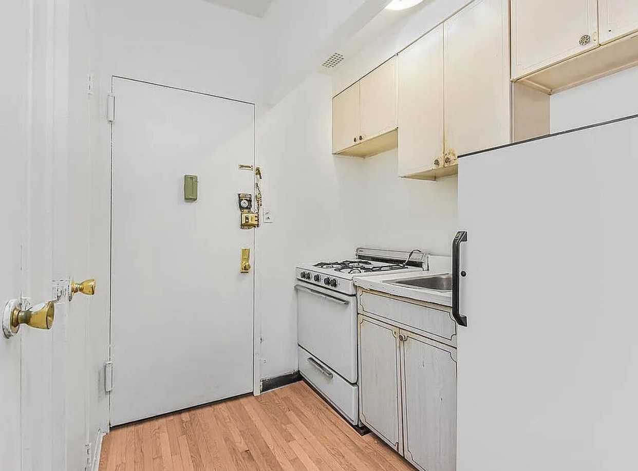 145 Morningside Ave #3C - Photo 3 of 6