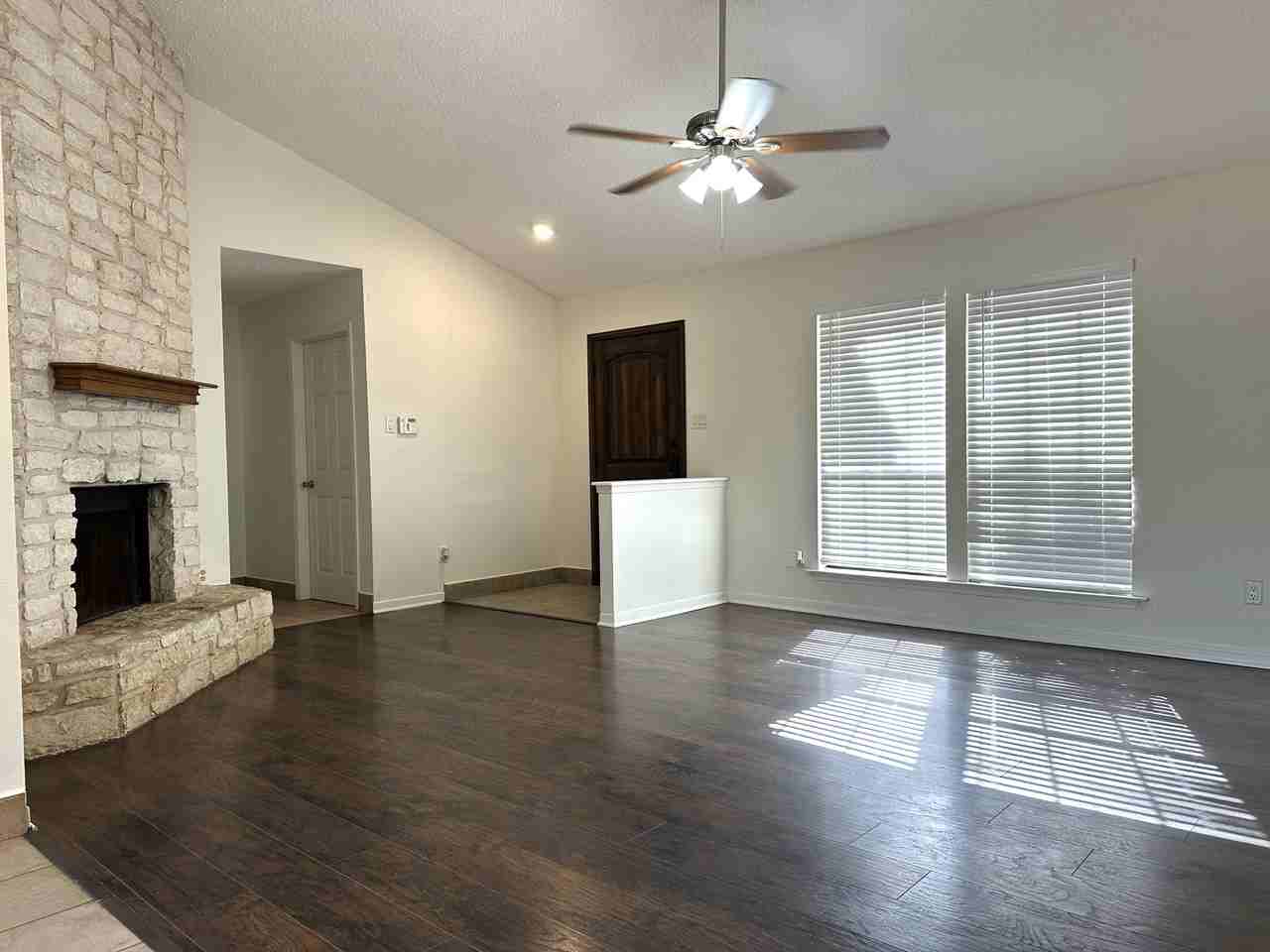 2103 Bluebonnet Dr - Photo 3 of 15