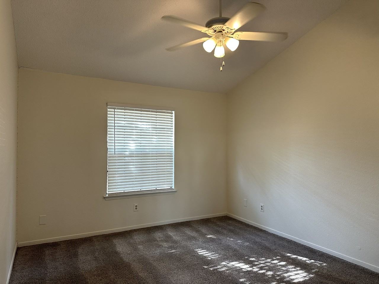 2103 Bluebonnet Dr - Photo 5 of 15