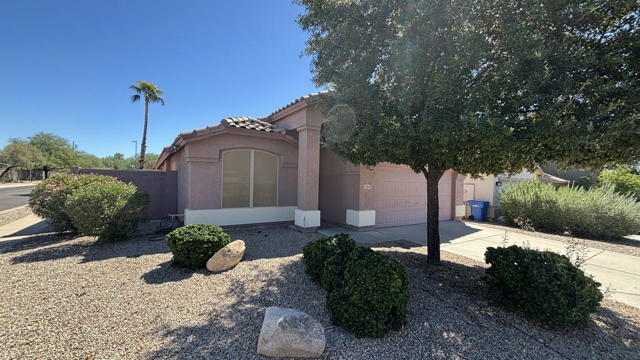 20919 N 38th St - Photo 2 of 31