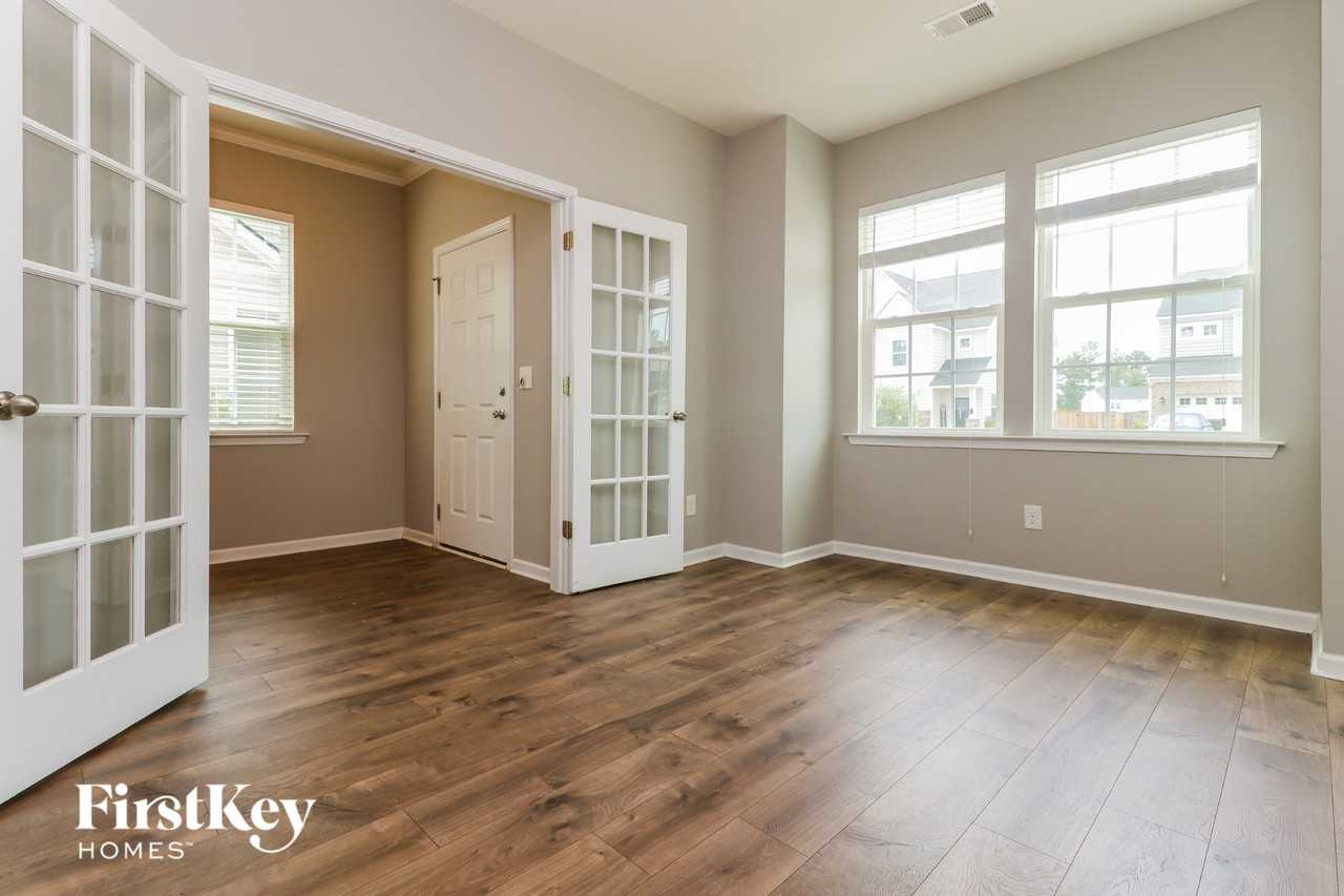 708 Redbud Ln - Photo 2 of 15