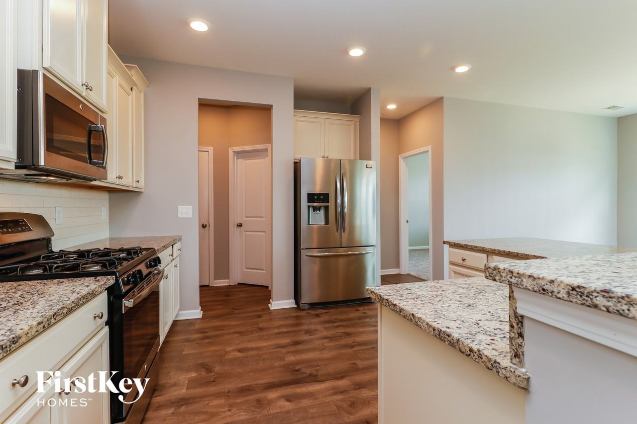 708 Redbud Ln - Photo 6 of 15