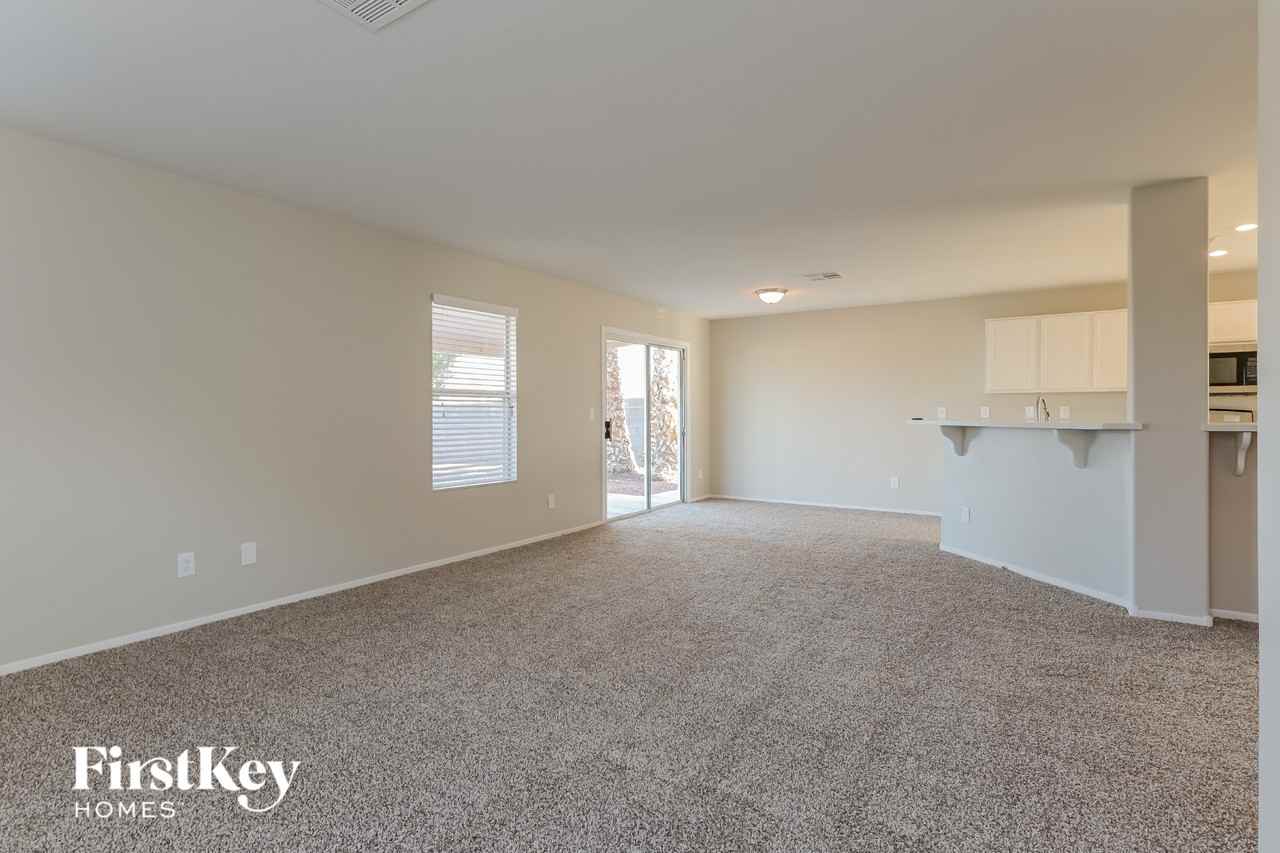 5576 Summer Joy St - Photo 4 of 15