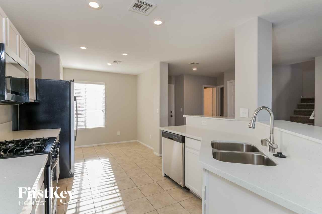 5576 Summer Joy St - Photo 7 of 15