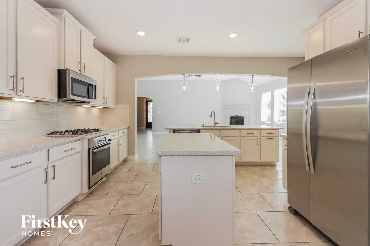 7706 Windhill Dr - Photo 7 of 15