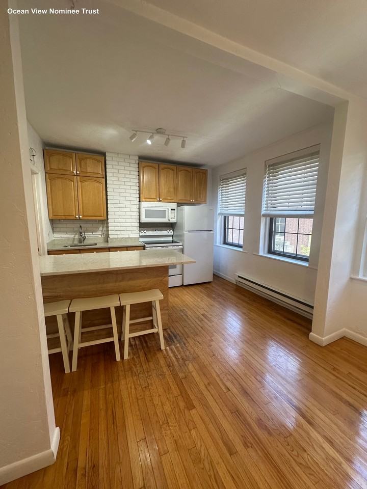 12 Charter St #2F