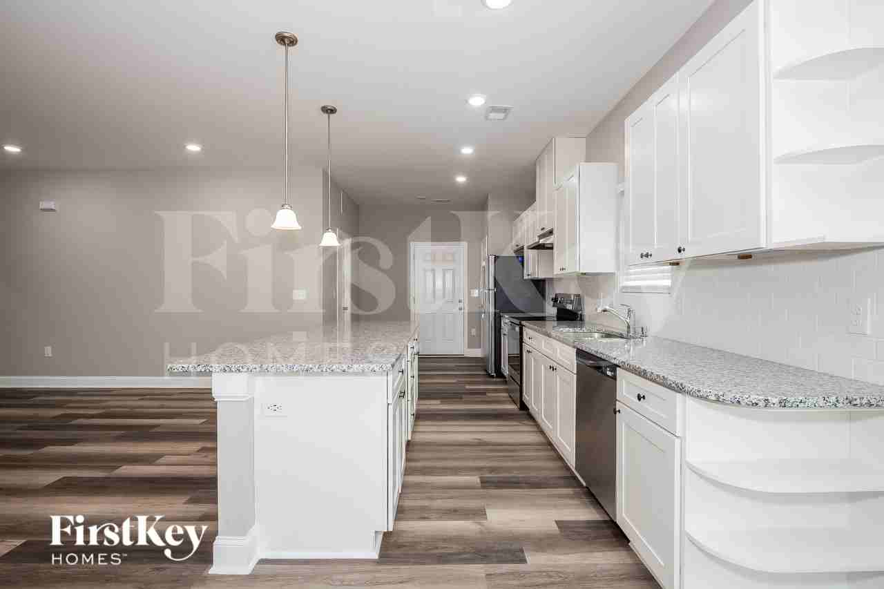 5055 Tuckaseegee Rd - Photo 7 of 15