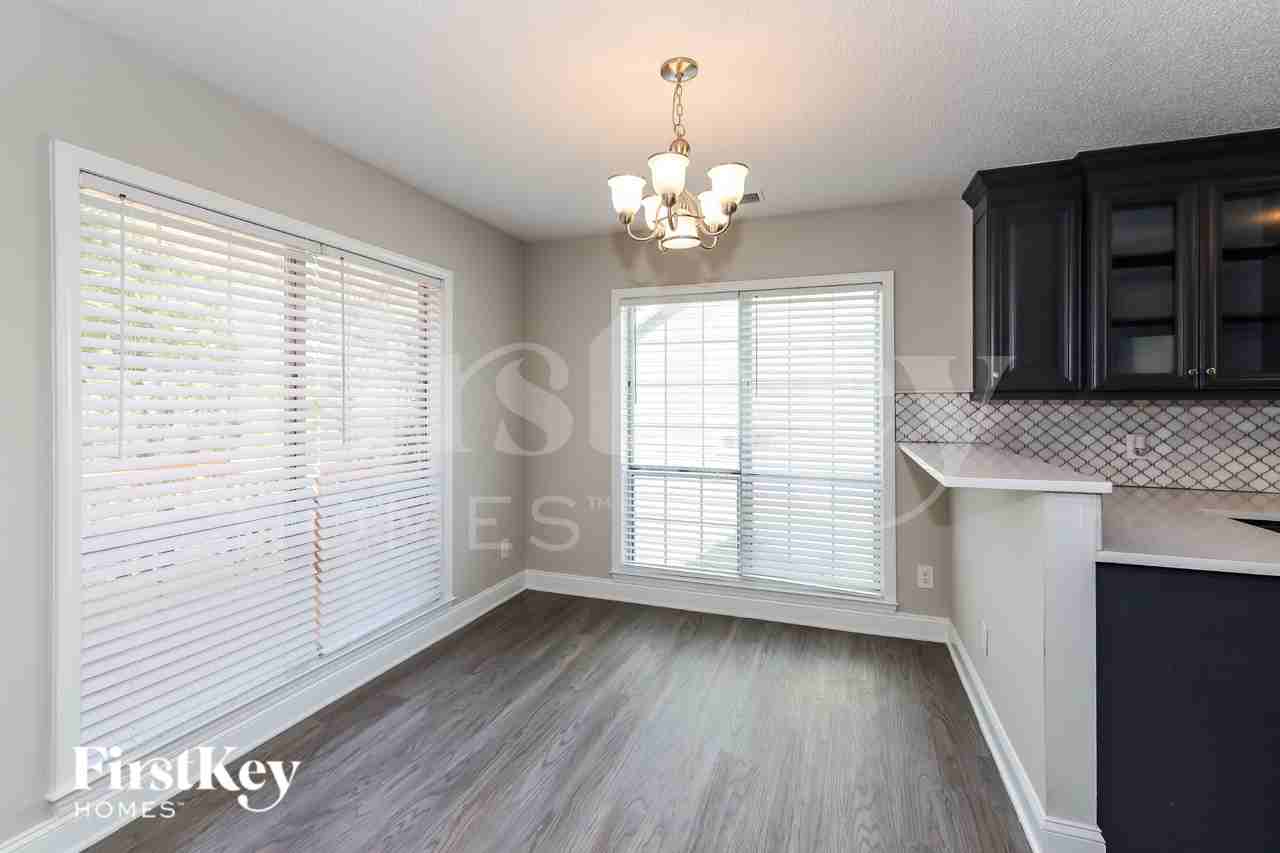 13835 Poppleton Ct - Photo 4 of 15