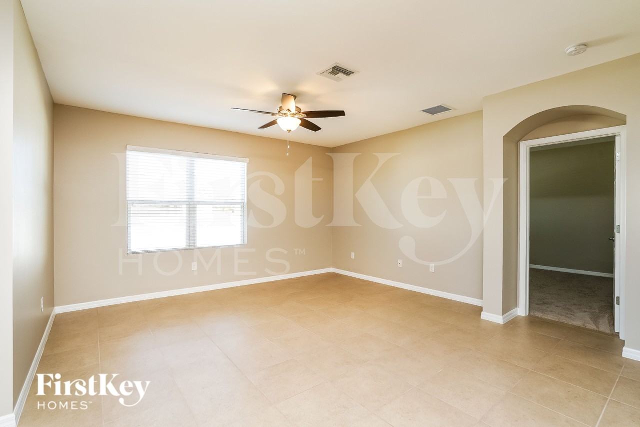 1402 Nw Juanita Pl - Photo 3 of 17
