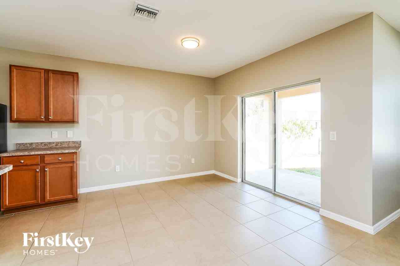 1402 Nw Juanita Pl - Photo 5 of 17
