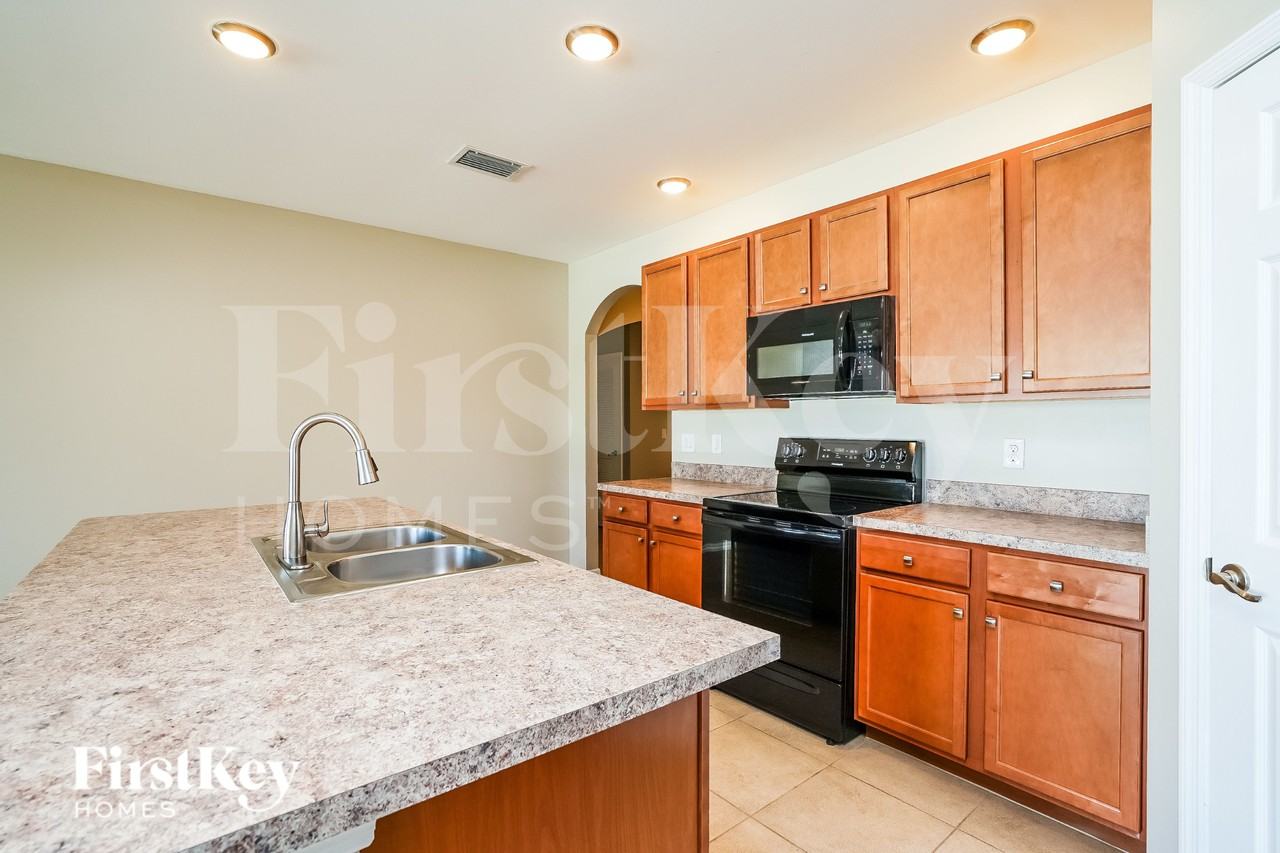 1402 Nw Juanita Pl - Photo 7 of 17
