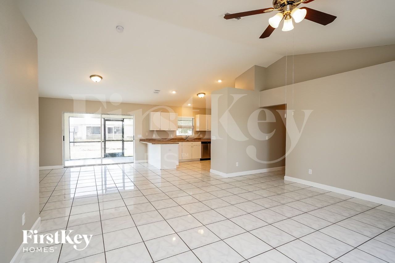 1722 Nw 15th St - Photo 2 of 15