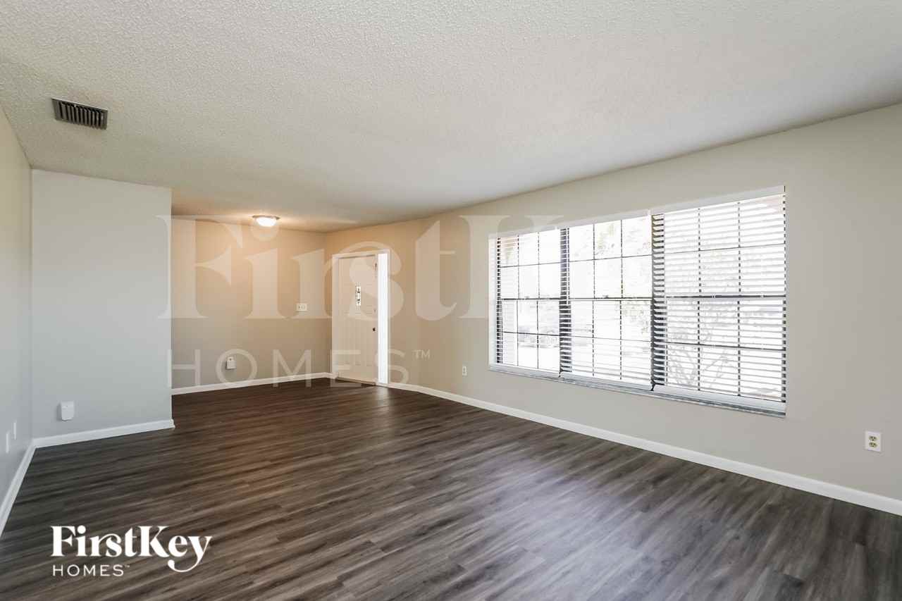 1912 Se 6th Ter - Photo 3 of 16