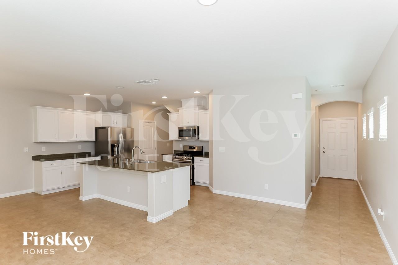 5681 Point Loma Ct - Photo 5 of 15