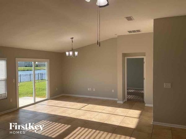 12259 Crossfield Dr - Photo 4 of 10