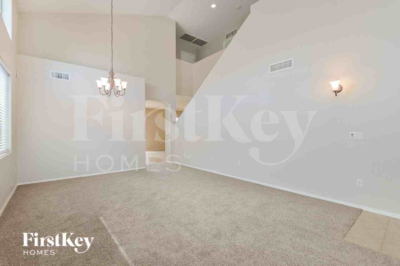 10616 S Lucius Dr - Photo 3 of 15