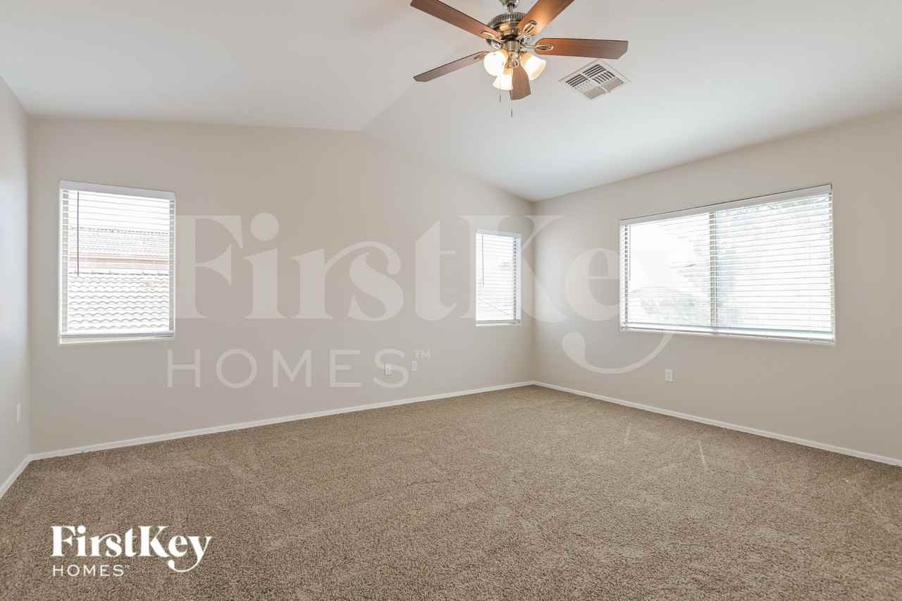 10616 S Lucius Dr - Photo 7 of 15