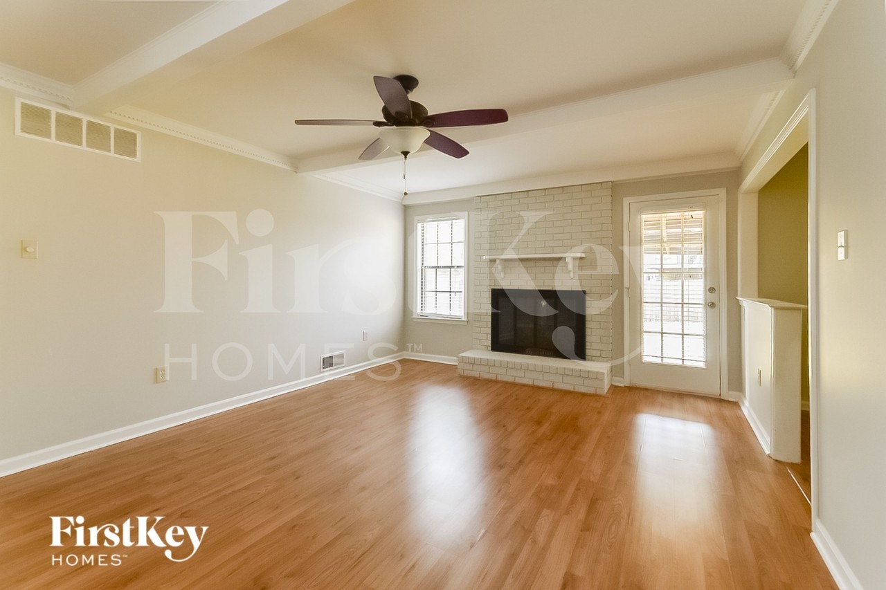 7357 Doncaster Ln - Photo 3 of 15