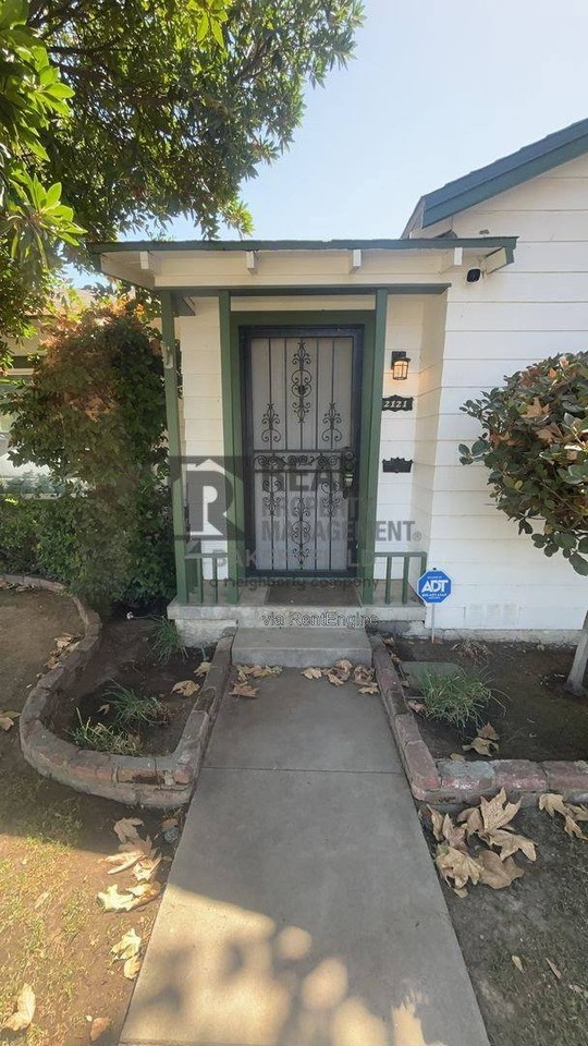 2121 2nd St - Photo 2 of 10