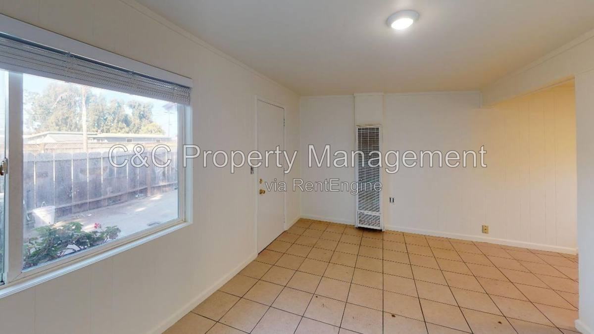 1082 Wanda Ave #C - Photo 2 of 5