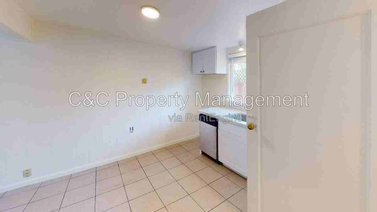 1082 Wanda Ave #C - Photo 4 of 5